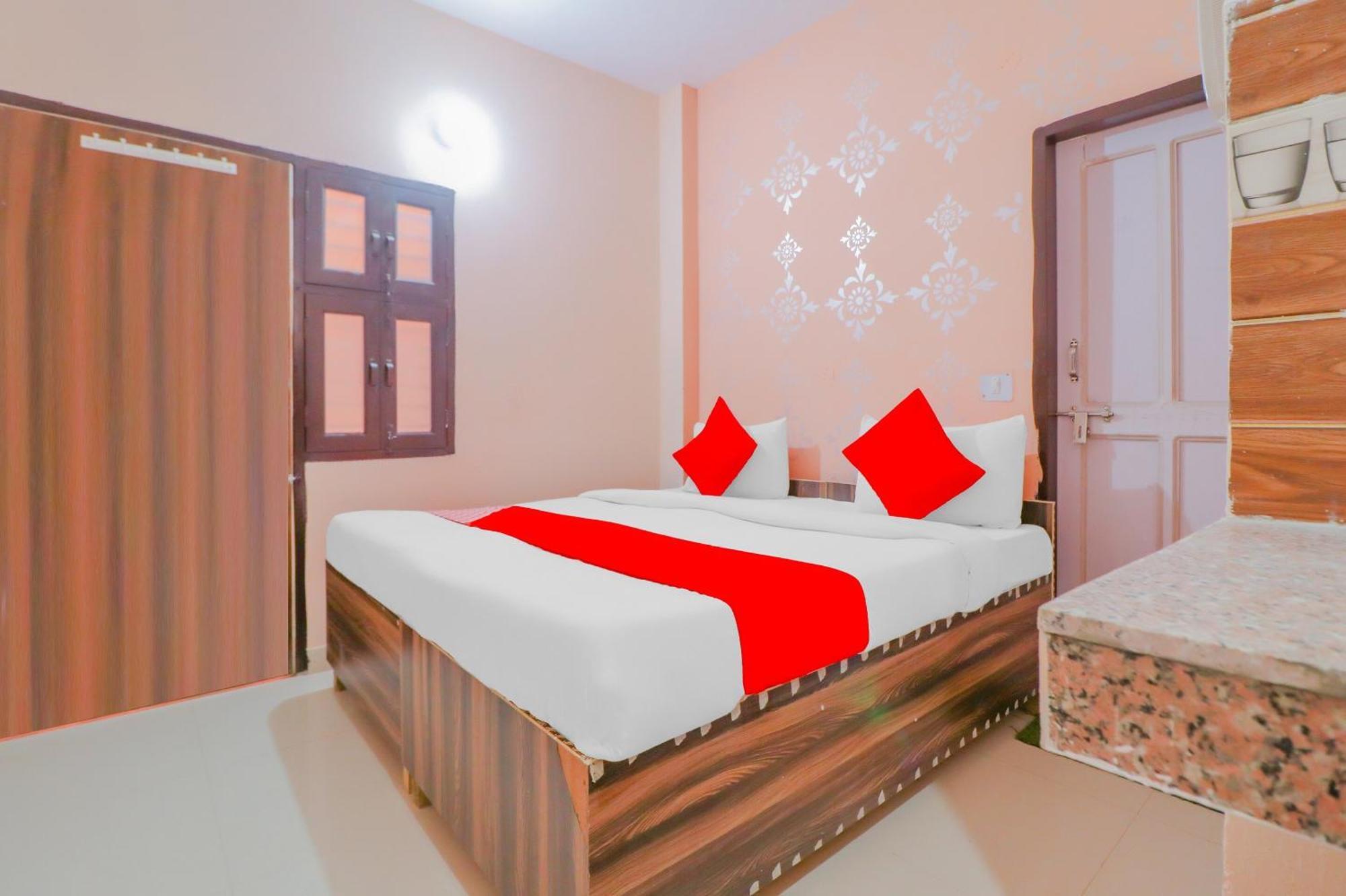 Hotel O Bhardwaj Guest House Garhi Harsaru Ngoại thất bức ảnh