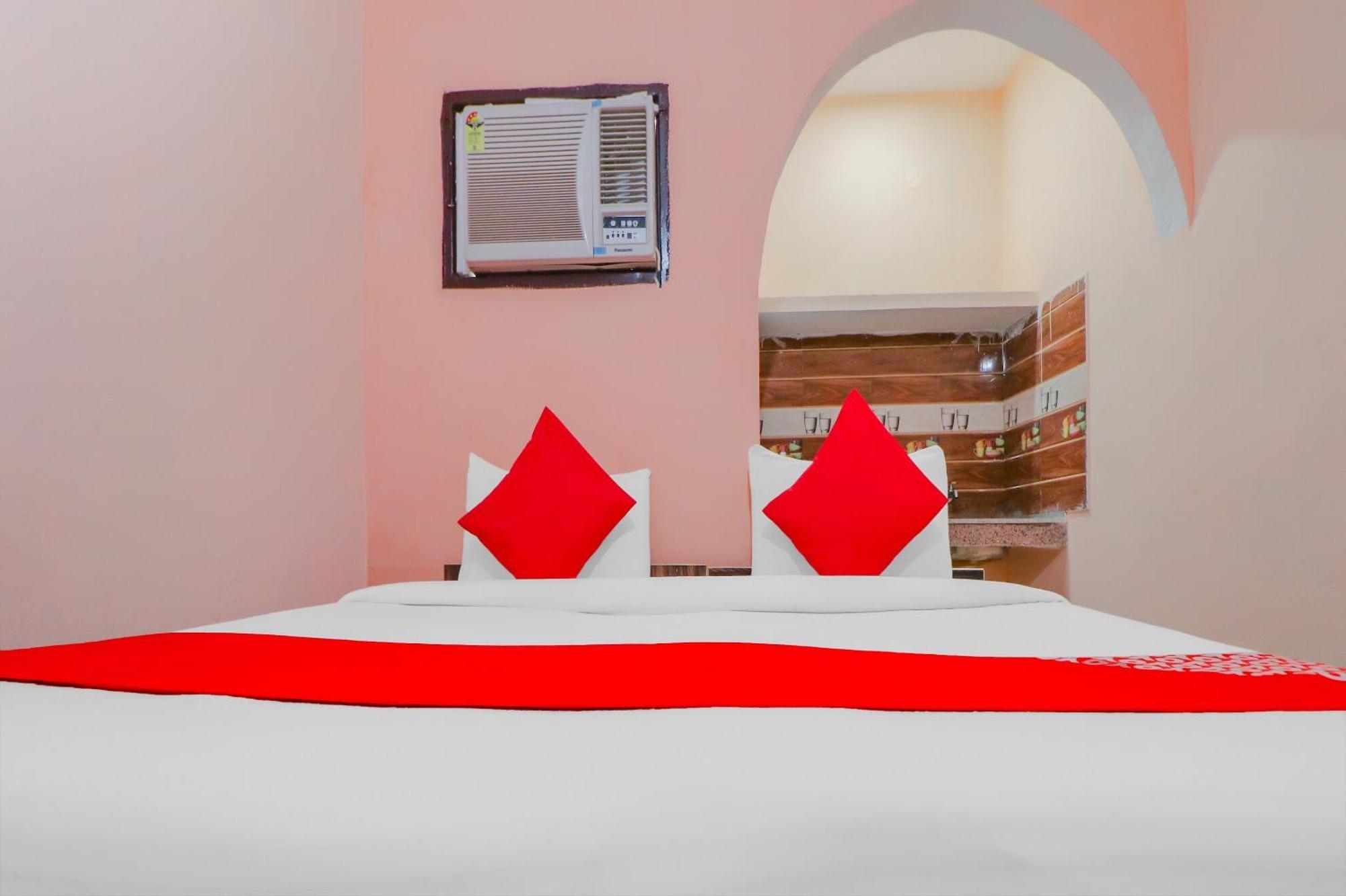 Hotel O Bhardwaj Guest House Garhi Harsaru Ngoại thất bức ảnh