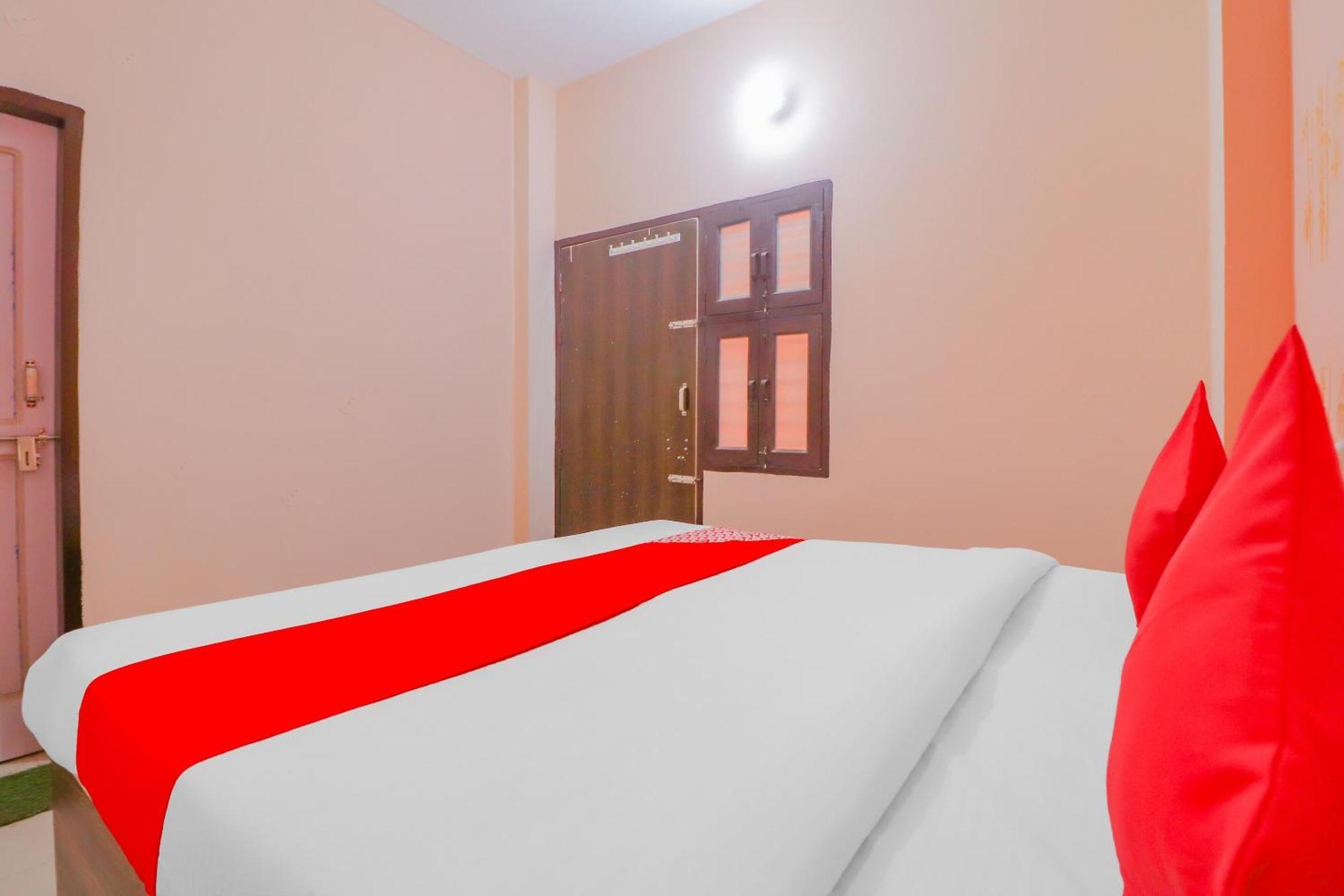 Hotel O Bhardwaj Guest House Garhi Harsaru Ngoại thất bức ảnh