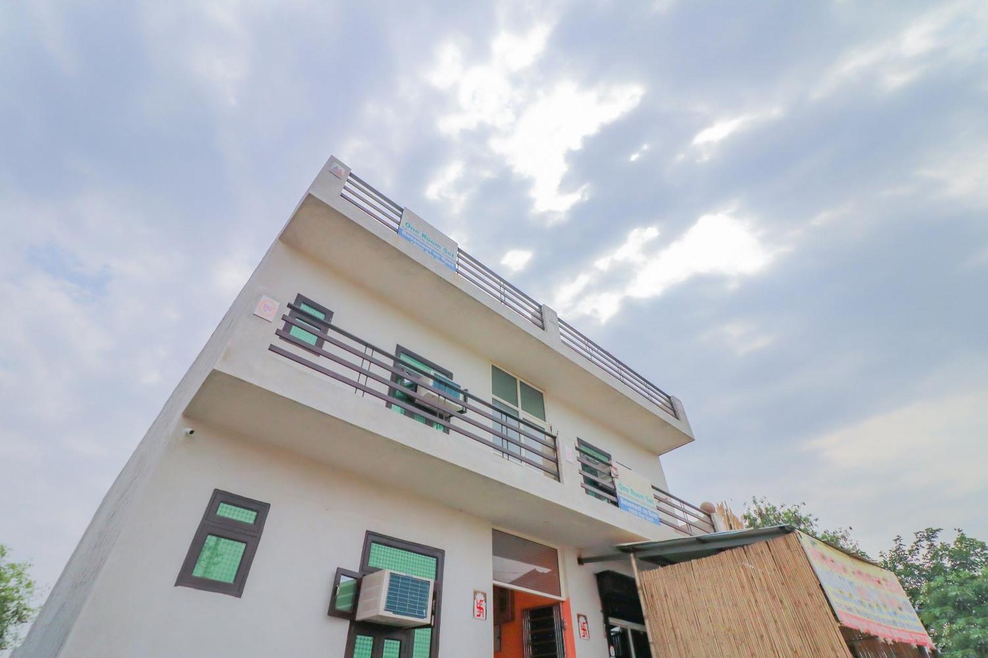 Hotel O Bhardwaj Guest House Garhi Harsaru Ngoại thất bức ảnh